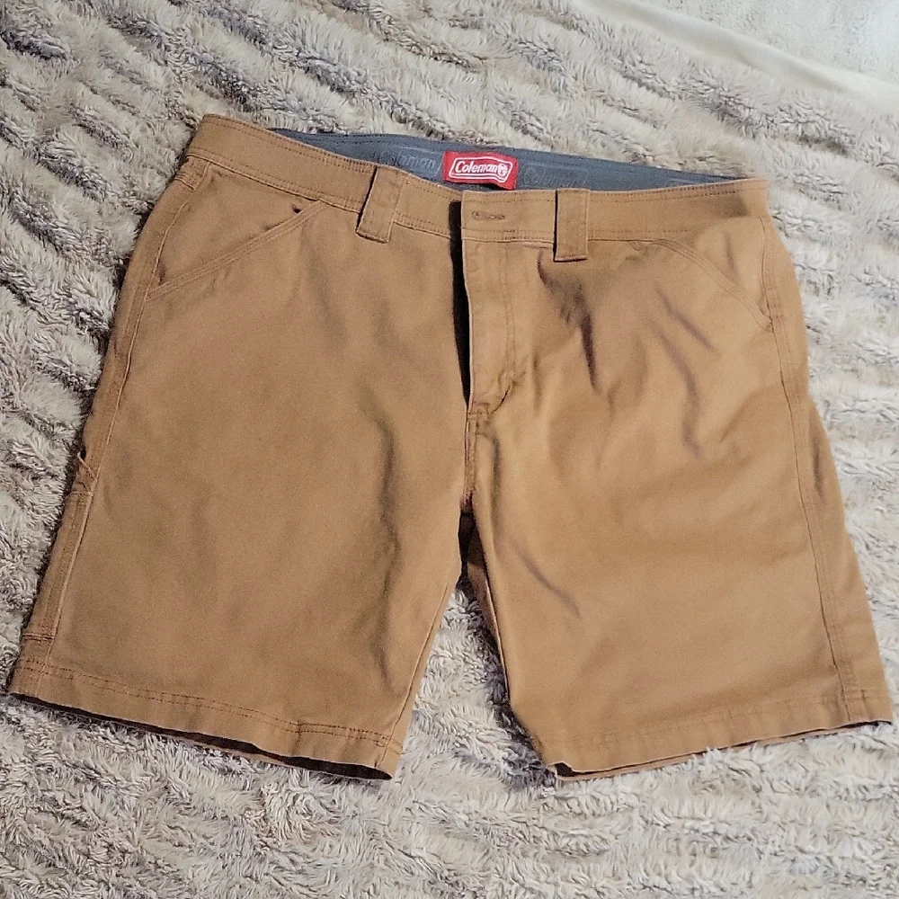 🌞Coleman Men's Tan Shorts